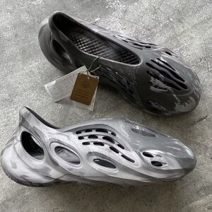 Adidas Yeezy “MX Granite” Foam Runner